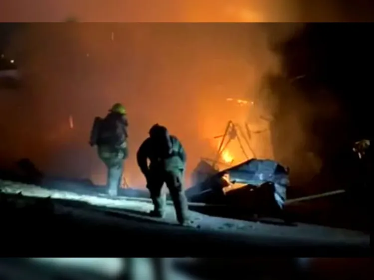 Arde en llamas vivienda; adulto mayor pierde todo