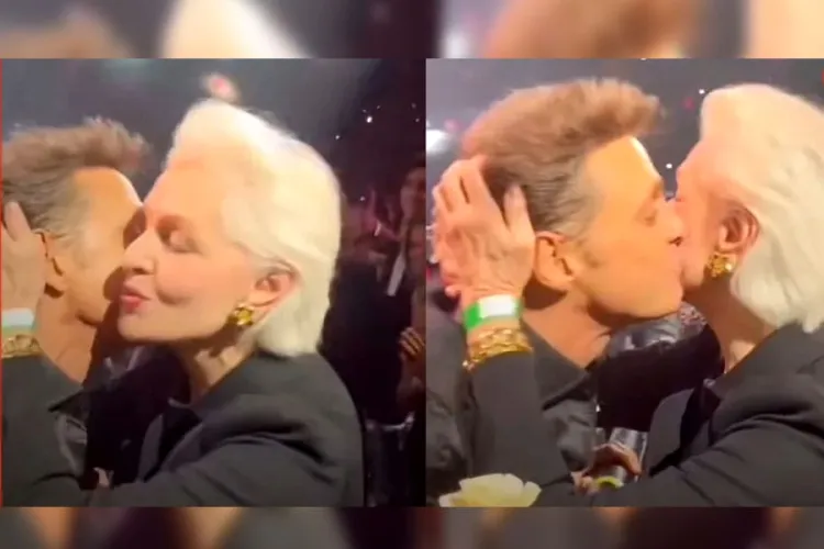 Detiene Luis Miguel concierto para saludar a Carolina Herrera