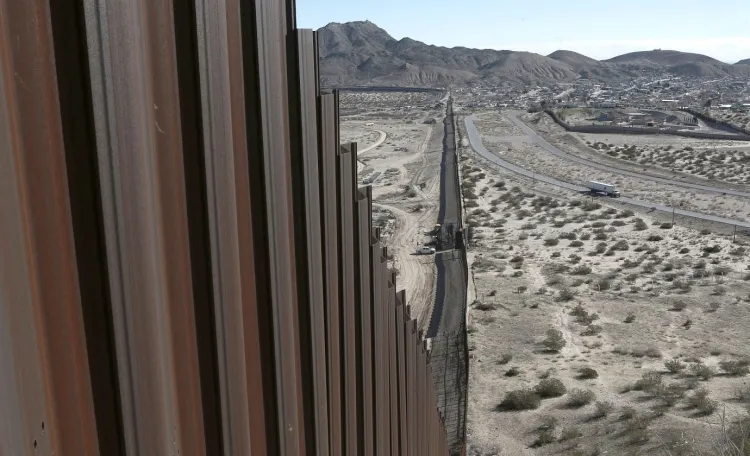 Refuerza EU muro fronterizo entre Ciudad Juárez y Texas
