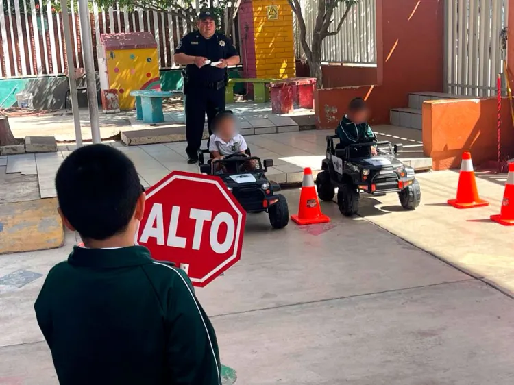 Llevan a estudiantes la educación vial