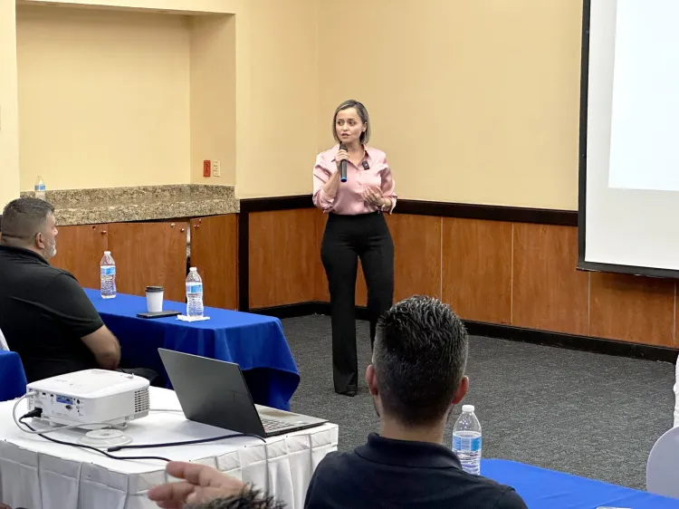 Realizan conferencia de vanguardia tecnológica