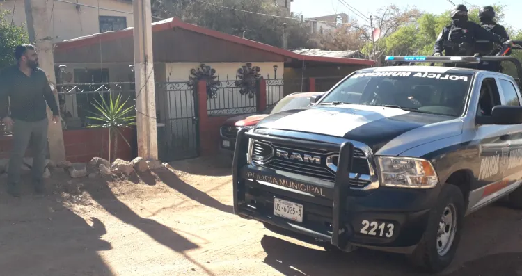 Ataca perro a adolescente al caminar por la calle