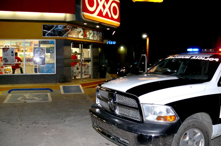 Asaltante se lleva 500 pesos con cuchillo en mano