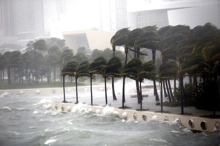 Se intensifica huracán "Norma" a categoría 4 sobre aguas del Pacífico