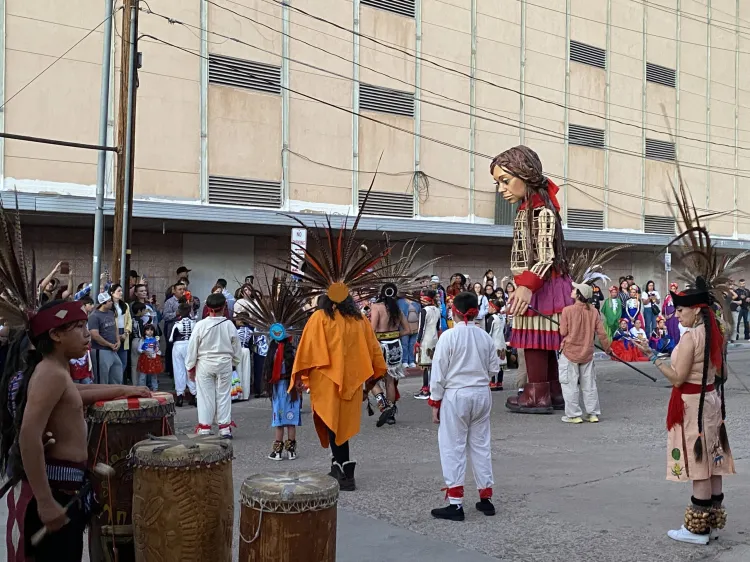 Amal trae un mensaje de paz a la frontera