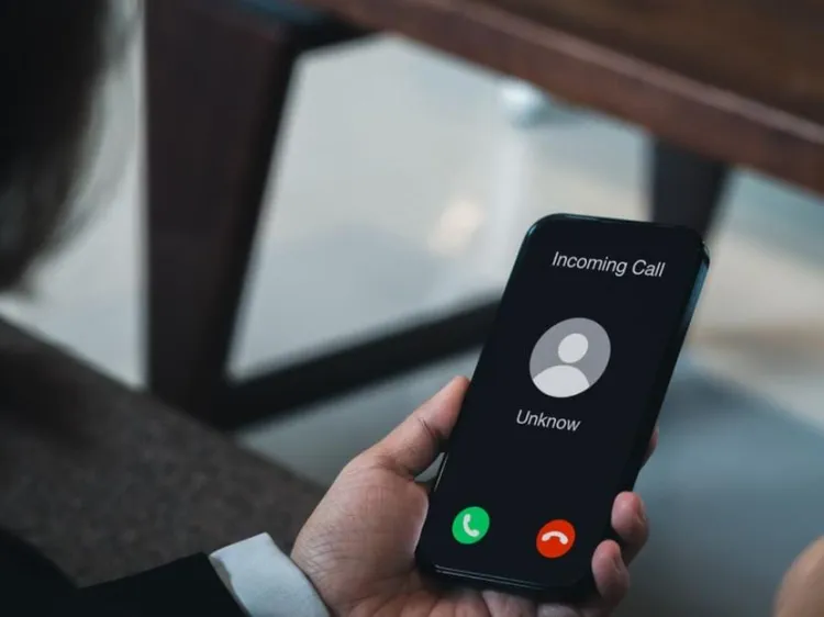 Recibes llamadas de desconocidos y luego cuelgan