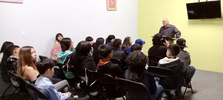 Llevan a jóvenes a “El Manicomio” con mensaje de esperanza