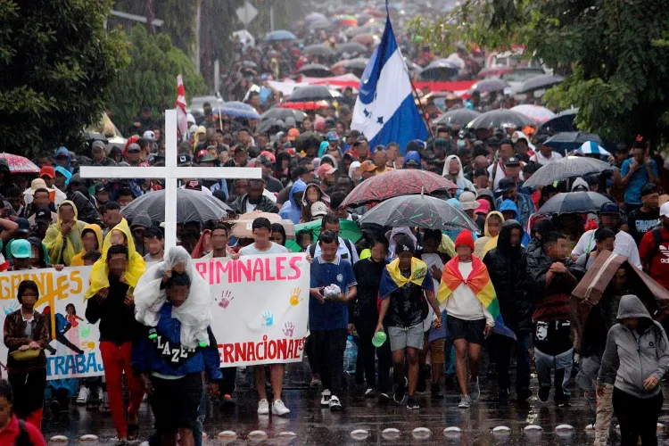 Salen más de 5 mil migrantes rumbo a EU desde Tapachula