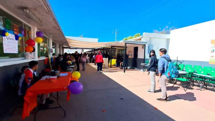 Celebran estudiantes del Cobach II el Día de Muertos