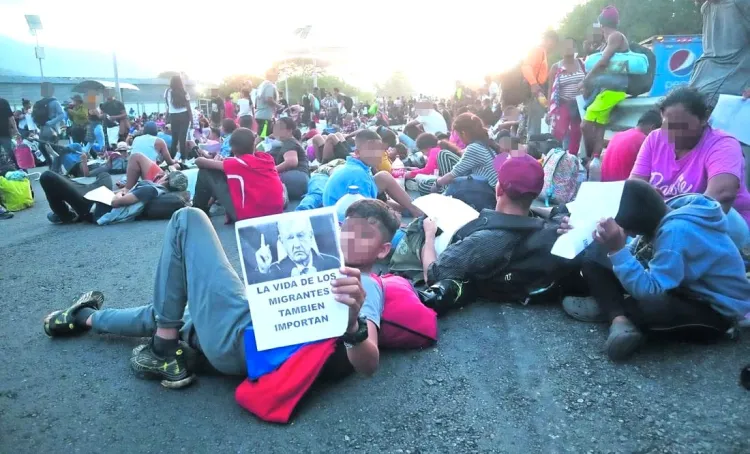 Mujer migrante de 80 años viaja en caravana hacia EU