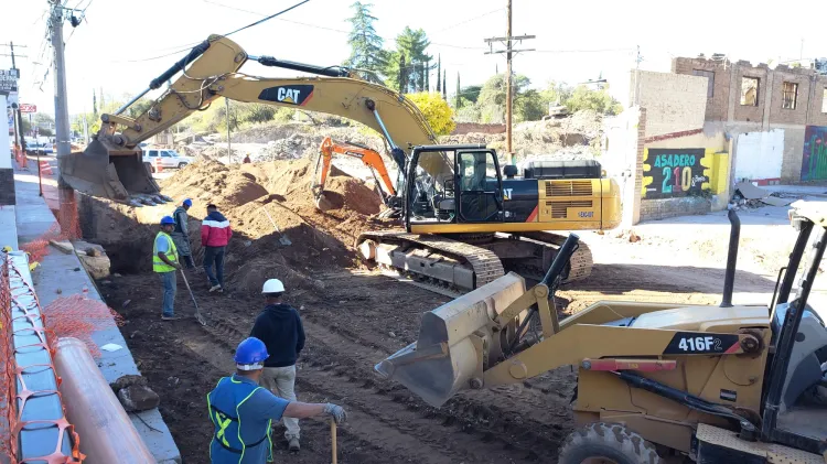 Tras derrumbe en trabajos de la Tecnológico, rescatan a trabajador