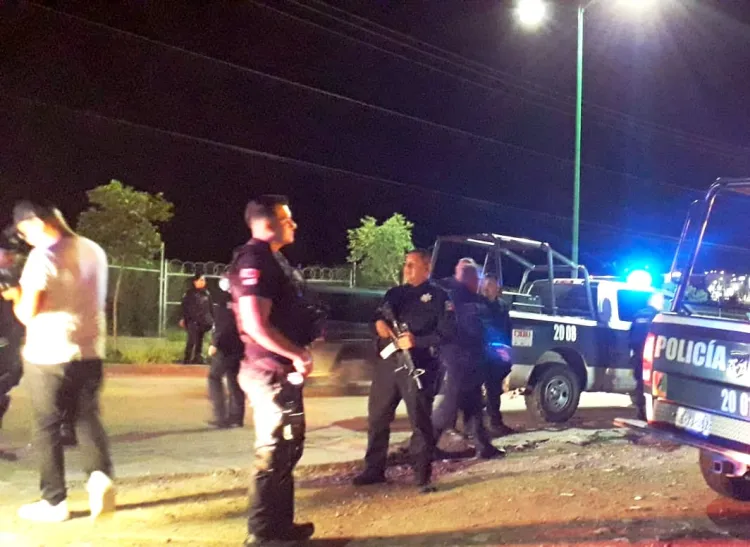 Con lesiones leves resulta conductor que chocó y volcó en el periférico Oriente