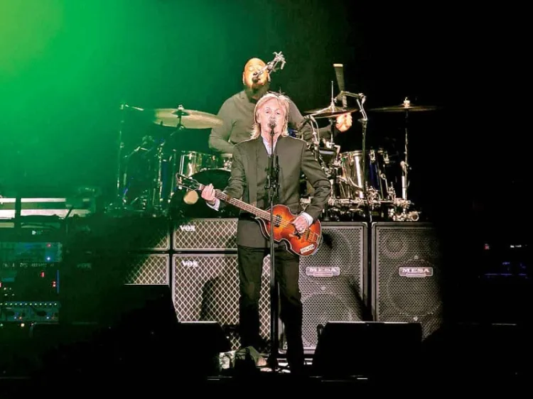Consiente Paul McCartney a sus fans capitalinos