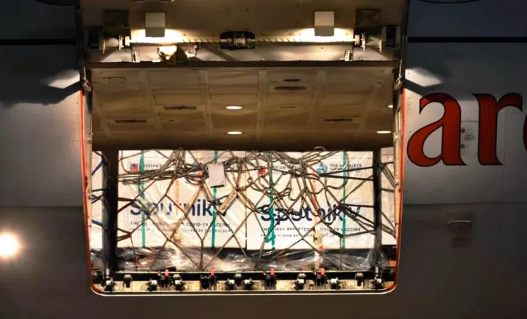 Llegan a México 600 mil dosis de Sputnik contra Covid-19