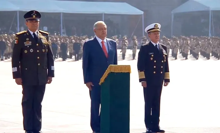 Encabeza AMLO última ceremonia del desfile cívico militar