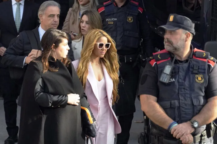 Evita Shakira ir a la cárcel, llega a acuerdo de multa millonaria