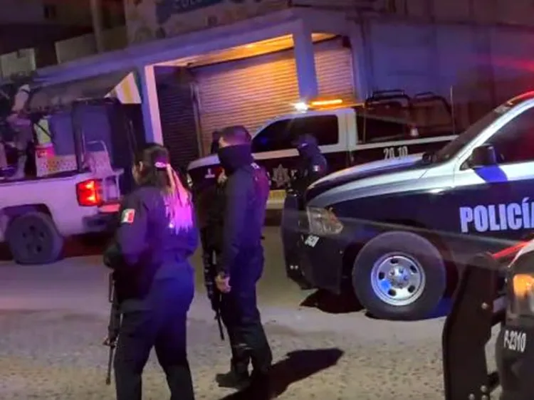 Pegan ladrones a comercios, causan daños y roban mercancía