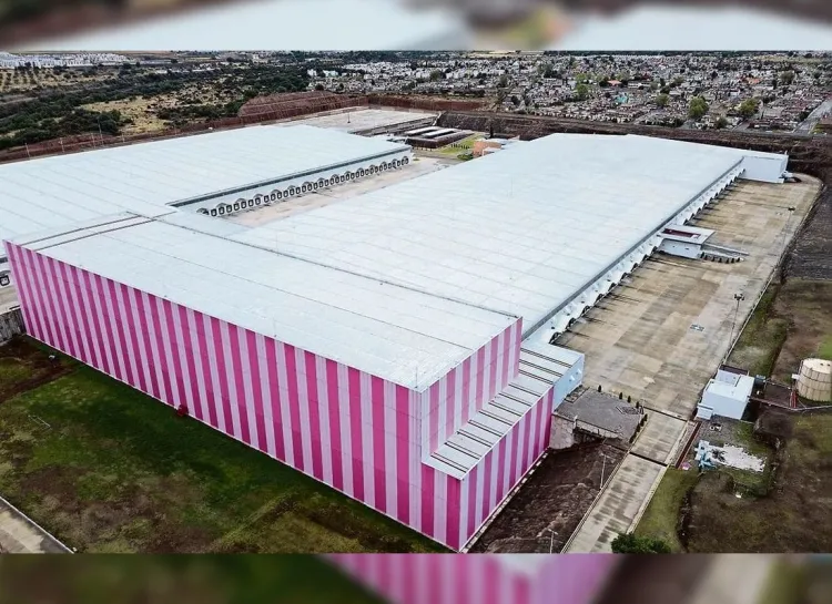 Superfarmacia anunciada por AMLO sigue desierta; aún es bodega