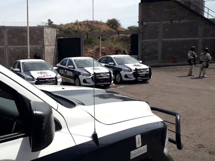 Denuncia a su ex esposa por abuso de confianza