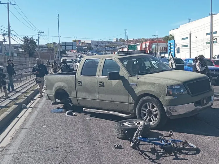 Abandonan vehículos después de enfrentamiento a balazos