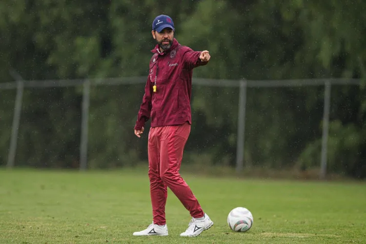 Alumno y maestro se ven las caras