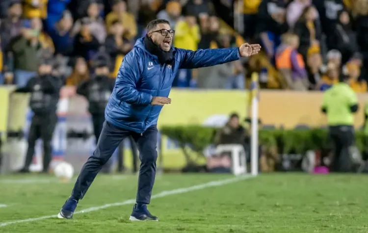Renuncia a Pumas Antonio Mohamed