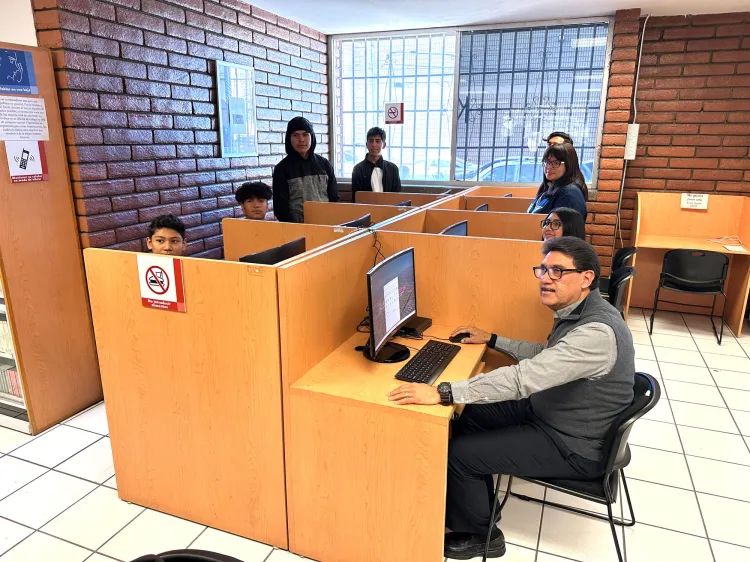 Instalan equipo de cómputo de vanguardia en Biblioteca Municipal