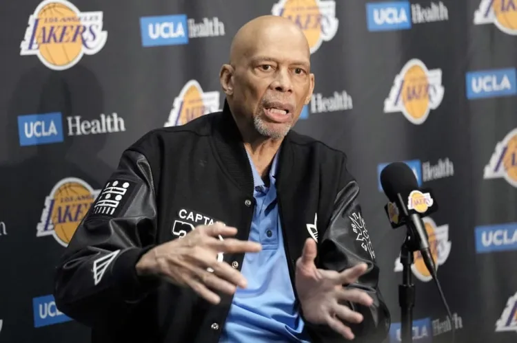 Sufre caída Abdul-Jabbar