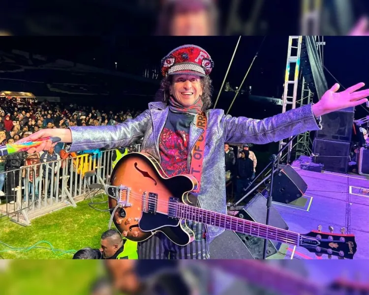 Sufre Alex Lora caída en pleno concierto: intentó patear un balón
