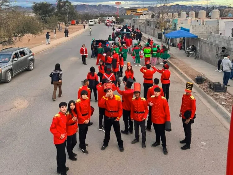Realiza la Prepa Municipal desfile navideño en La Mesa