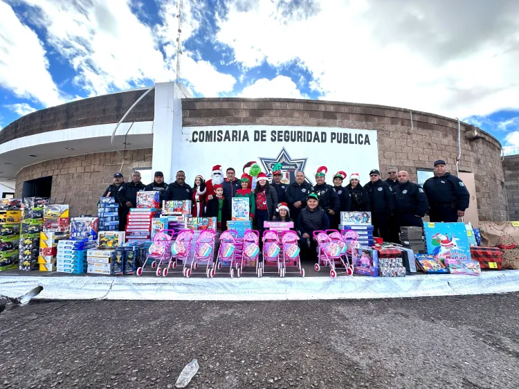 Entrega Seguridad Pública juguetes navideños
