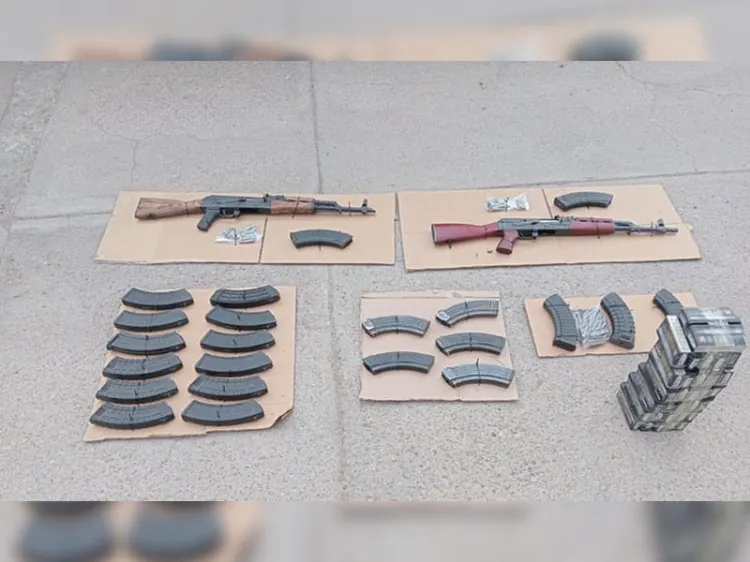 Aseguran arsenal en vehículo abandonado en Mascareñas