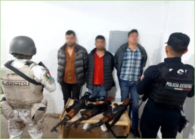 Aseguran armamento a tres hombres en Caborca