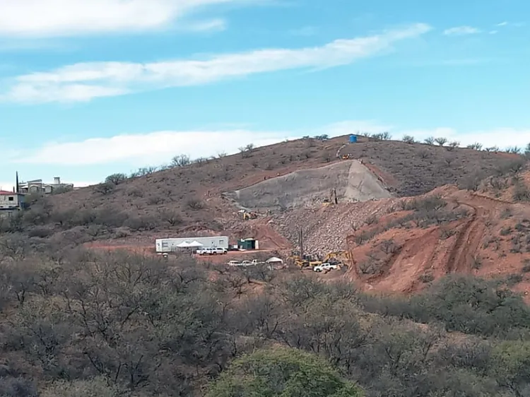 Trabajan supuestamente en la construcción de un túnel según vecinos de la BA