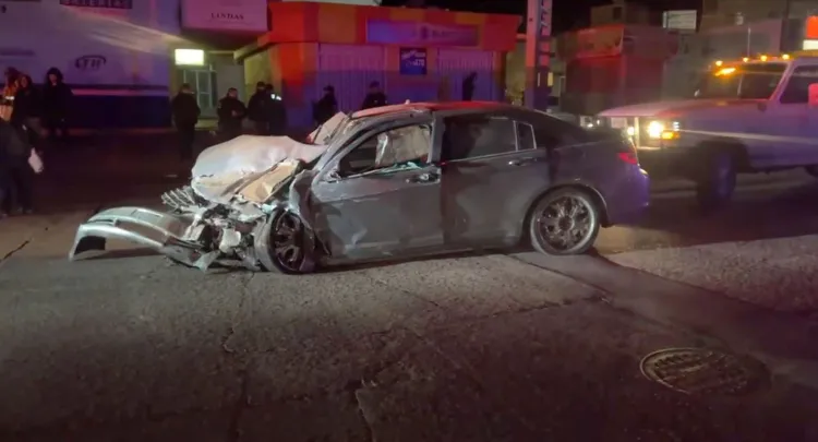 Quedan internados con lesiones graves después de fuerte choque