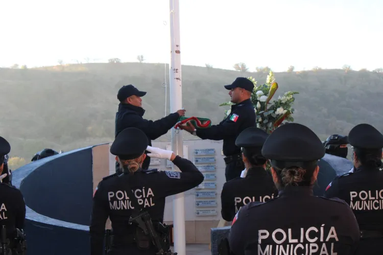 Honran memoria de agentes caídos en cumplimiento del deber