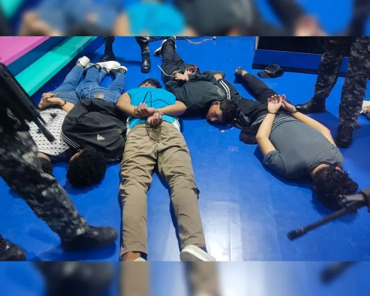 Detienen a vinculados por irrupción en televisora de Ecuador