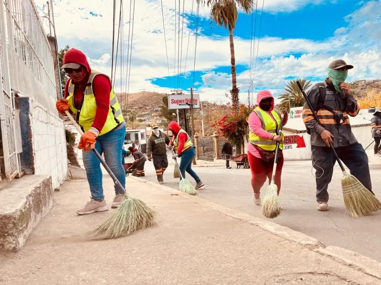 Realiza Imagen Urbana limpieza en varias calles