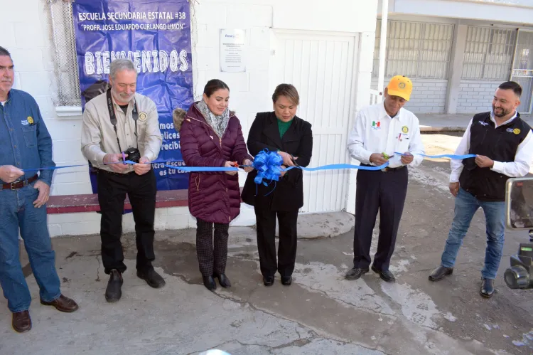 Patrocina Club Rotario Nogales Industrial equipo de purificación de agua a secundaria