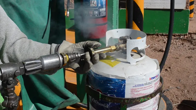 Profeco supervisa servicios en gaseras