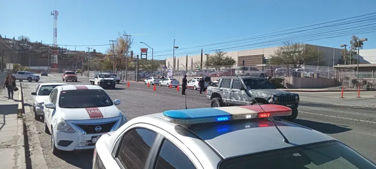 Infraccionan a taxistas en operativo de revisión