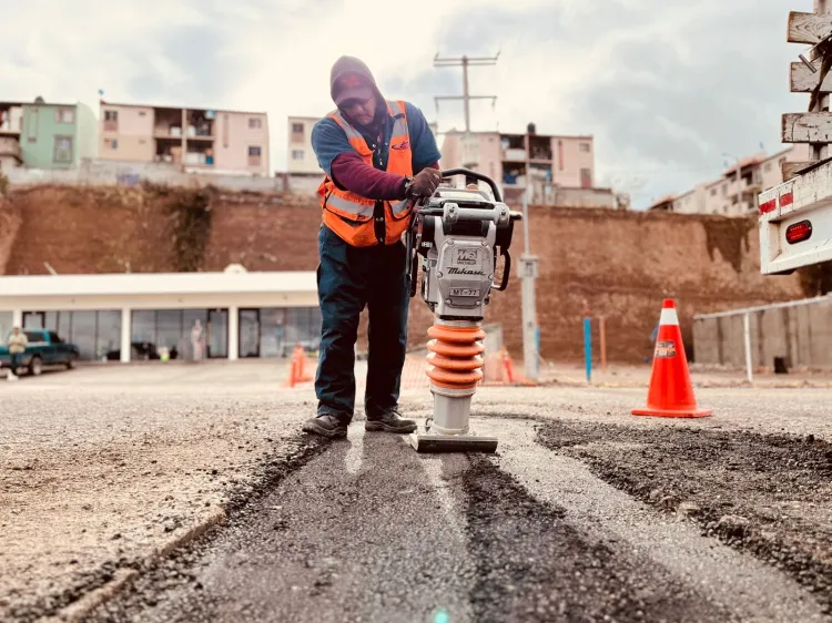 Bachean calles de Las Bellotas y Lomas del Sol