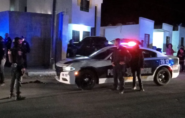 Roban y causan daños en una vivienda de Las Acacias