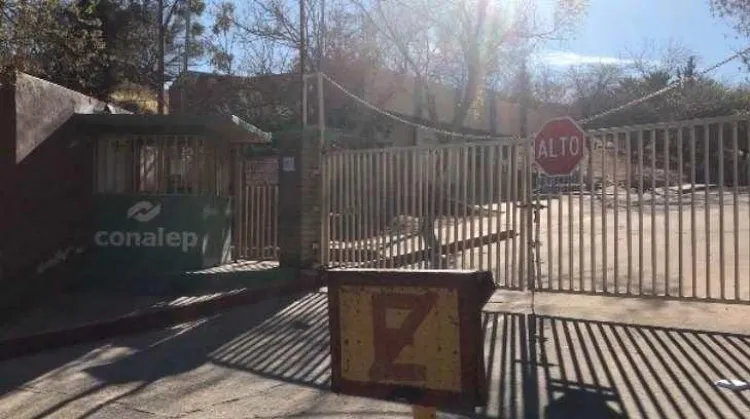 Atracan plantel del Conalep, se llevan cableado eléctrico