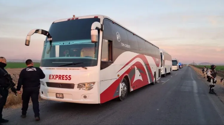 Intercepta FGR Sonora autobuses con 420 migrantes