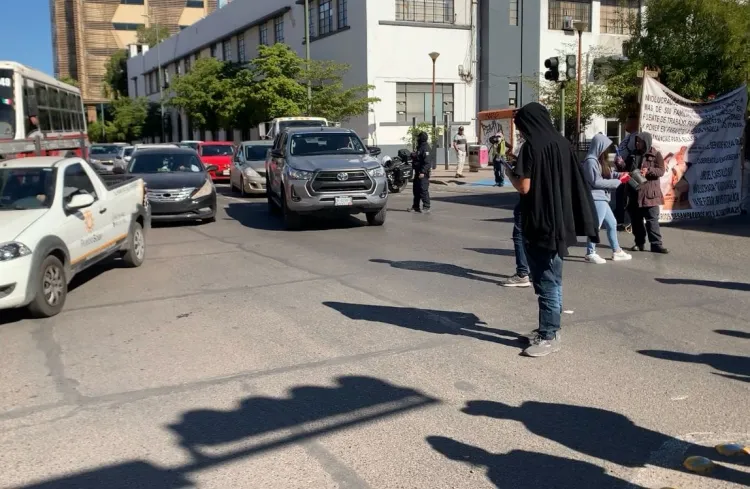 Toman concesionarios requisados calles del centro