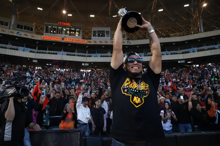 Naranjeros festejan el cetro