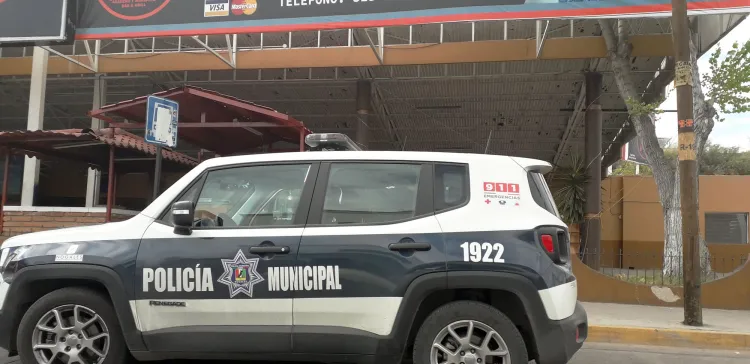 Se llevan varios instrumentos musicales de negocio comercial