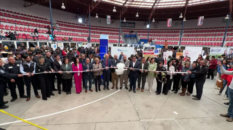 Asisten nogalenses a Feria de Empleo número 11