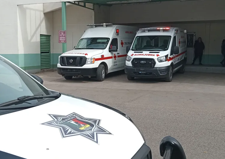 Golpean a joven mientras caminaba en la calle